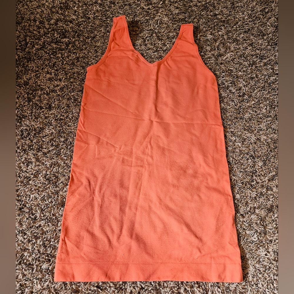Reversible Body Contour Tank - Picture 2 of 4